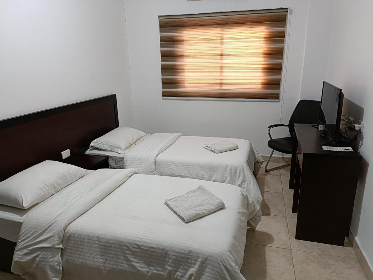 Happy Night Hostel Wadi Musa Extérieur photo