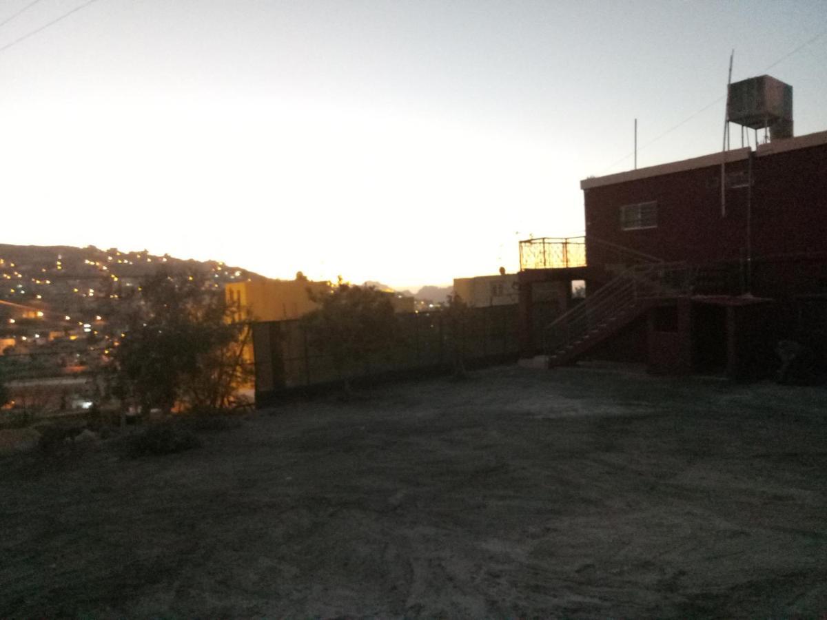 Happy Night Hostel Wadi Musa Extérieur photo